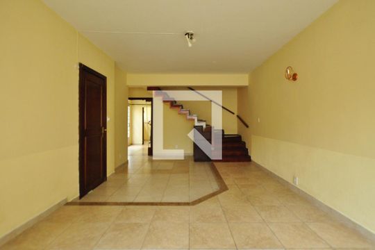 Casa para alugar com 4 quartos, 210m² em Sumarezinho, São Paulo
