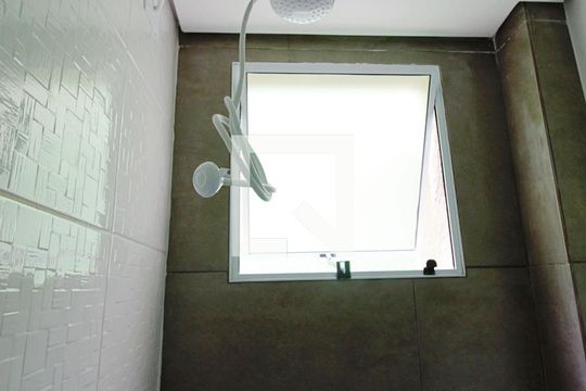 Banheiro de apartamento para alugar com 2 quartos, 50m² em Jardim Vazani, São Paulo