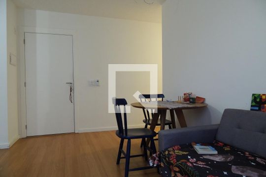 Sala de apartamento para alugar com 2 quartos, 48m² em Anil, Rio de Janeiro