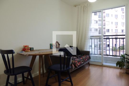 Sala de apartamento para alugar com 2 quartos, 48m² em Anil, Rio de Janeiro