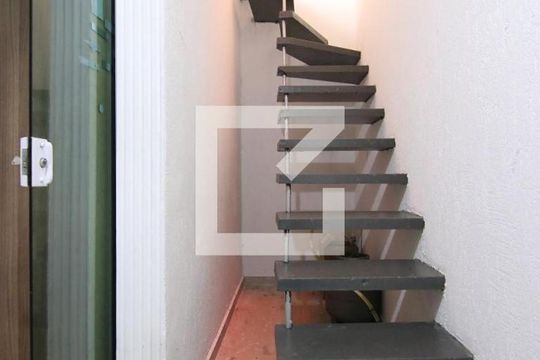 Escada de casa à venda com 3 quartos, 180m² em Chácara Inglesa, São Paulo