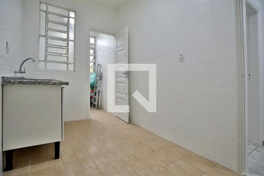 Cozinha de apartamento para alugar com 2 quartos, 80m² em Encruzilhada, Santos