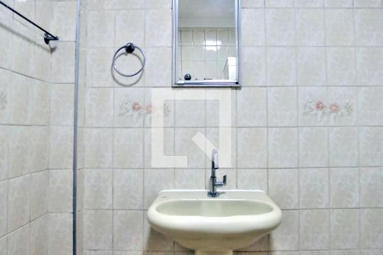 Banheiro de apartamento para alugar com 2 quartos, 80m² em Encruzilhada, Santos