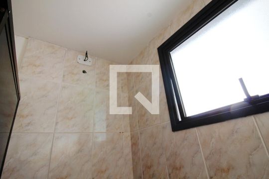 Banheiro  de apartamento para alugar com 2 quartos, 63m² em Parque Taboão, Taboão da Serra