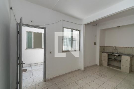Sala de casa para alugar com 2 quartos, 65m² em Jardim America, Rio de Janeiro