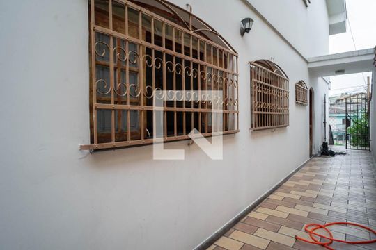 Corredor  de casa à venda com 3 quartos, 191m² em Jardim Brasilia (Zona Leste), São Paulo