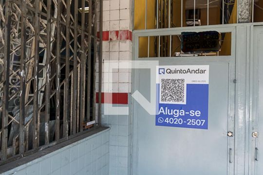 Fachada da entrada de casa para alugar com 1 quarto, 40m² em Jardim America, Rio de Janeiro