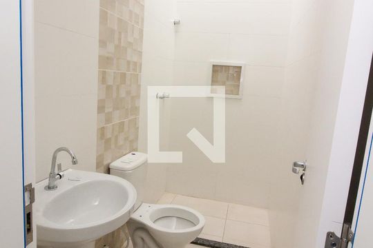 Banheiro da Suíte de casa à venda com 3 quartos, 72m² em Espírito Santo, Porto Alegre