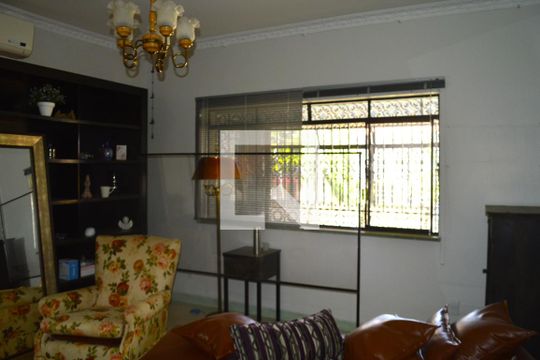 Sala / dormitório 2 de casa à venda com 8 quartos, 300m² em Vila Itapura, Campinas