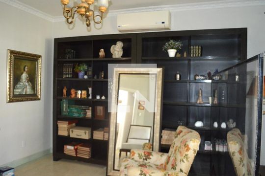 Sala / Dormitório 2 de casa à venda com 8 quartos, 300m² em Vila Itapura, Campinas