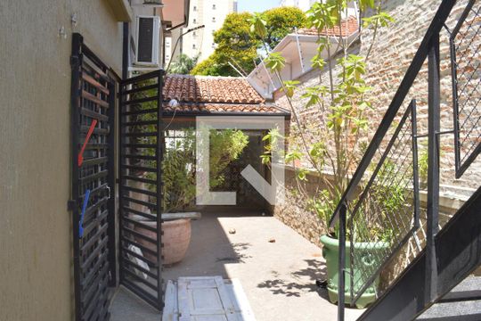 Quintal de casa à venda com 8 quartos, 300m² em Vila Itapura, Campinas