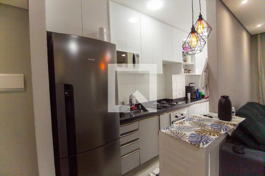 Cozinha de apartamento à venda com 2 quartos, 84m² em Vila Carmosina, São Paulo