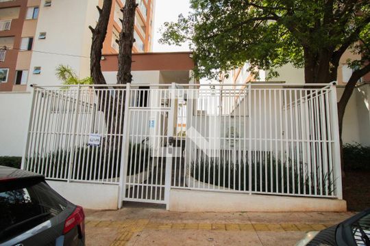 Fachada de apartamento à venda com 2 quartos, 84m² em Vila Carmosina, São Paulo