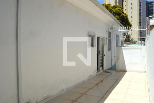 Acesso lateral de casa para alugar com 4 quartos, 180m² em Vila Itapura, Campinas