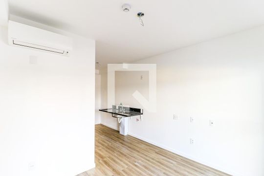 Studio de kitnet/studio para alugar com 1 quarto, 26m² em Jardim das Acácias, São Paulo