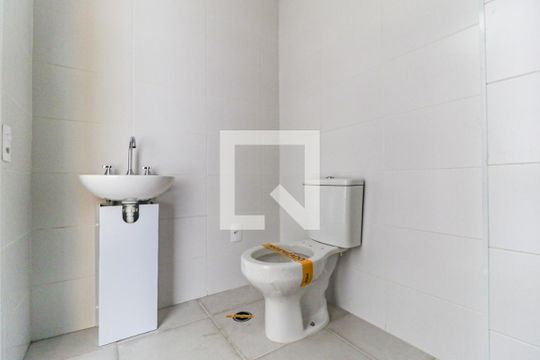 Banheiro de kitnet/studio para alugar com 1 quarto, 26m² em Jardim das Acácias, São Paulo