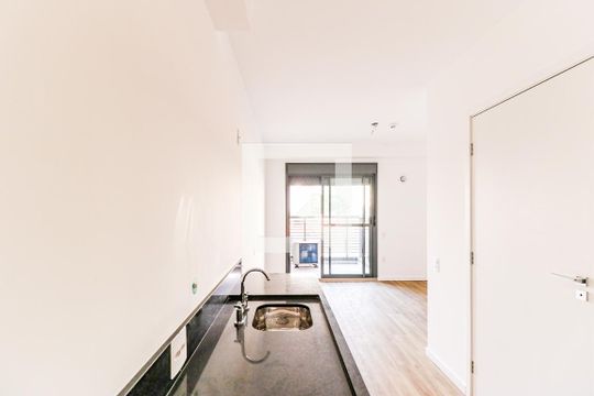 Cozinha de kitnet/studio para alugar com 1 quarto, 26m² em Jardim das Acácias, São Paulo