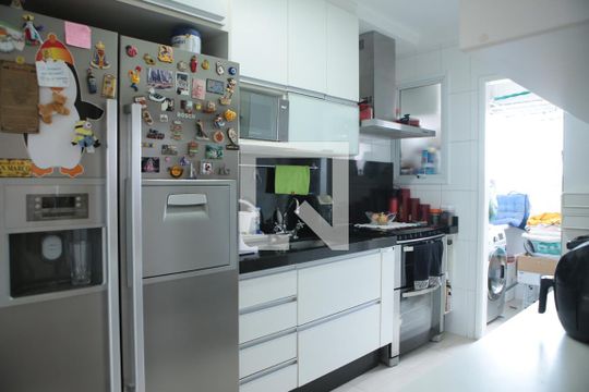 Cozinha de apartamento à venda com 2 quartos, 68m² em Chácara Inglesa, São Paulo