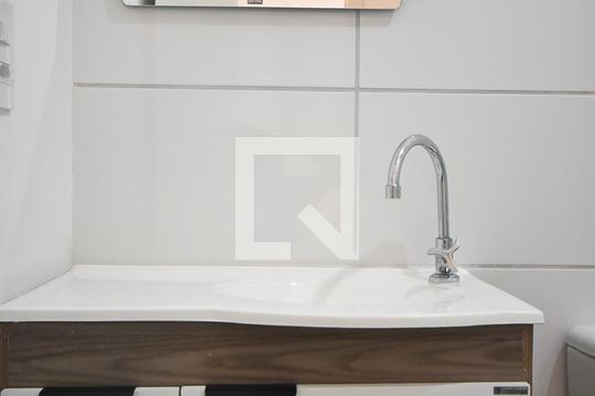 Banheiro de apartamento à venda com 2 quartos, 43m² em Vila Plana, São Paulo
