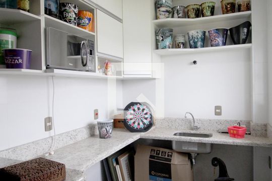 Sala de TV de casa de condomínio para alugar com 3 quartos, 420m² em Jardim Residencial Giverny, Sorocaba