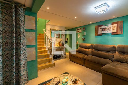 Casa à venda com 3 quartos, 125m² em Cidade das Flores, Osasco
