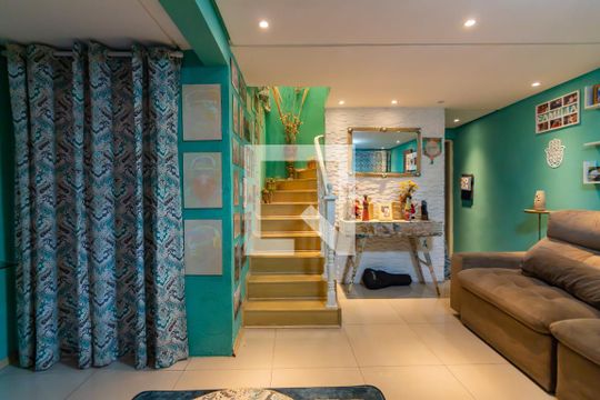 Sala de casa à venda com 3 quartos, 125m² em Cidade das Flores, Osasco