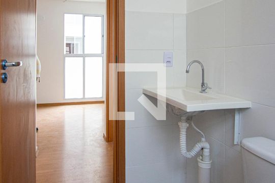 Banheiro de apartamento para alugar com 2 quartos, 50m² em Barro Vermelho, São Gonçalo