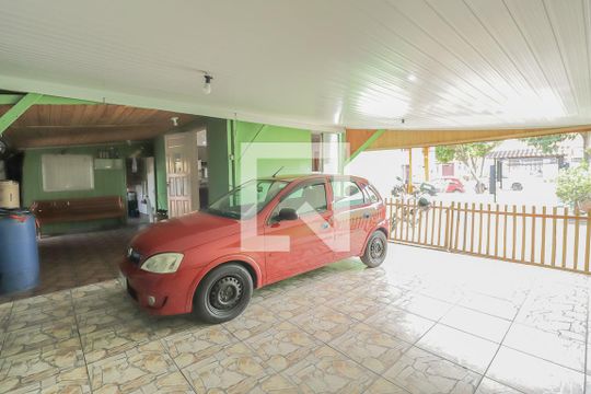 Garagem de casa à venda com 4 quartos, 140m² em Santos Dumont, São Leopoldo