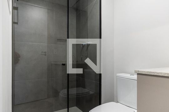 Banheiro de kitnet/studio à venda com 1 quarto, 28m² em Pinheiros, São Paulo