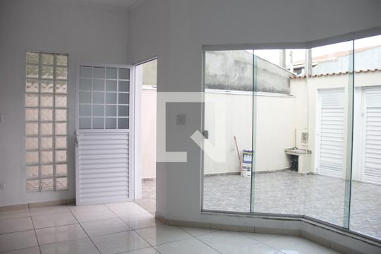 Casa para alugar com 3 quartos, 150m² em Jardim Quaresmeira, Suzano