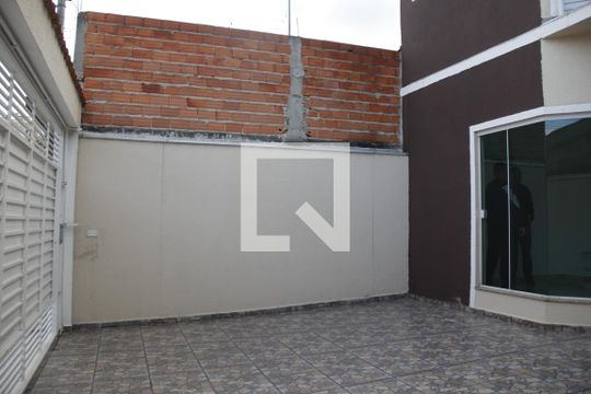 Garagem de casa para alugar com 3 quartos, 150m² em Jardim Quaresmeira, Suzano