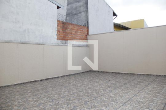 Quintal de casa para alugar com 3 quartos, 150m² em Jardim Quaresmeira, Suzano