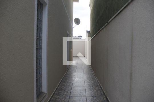 Corredor de casa para alugar com 3 quartos, 150m² em Jardim Quaresmeira, Suzano