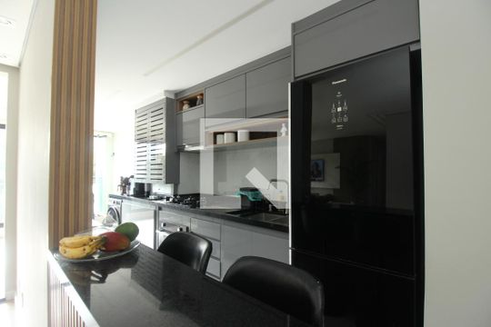 Cozinha de apartamento à venda com 2 quartos, 76m² em Vila Andrade, São Paulo