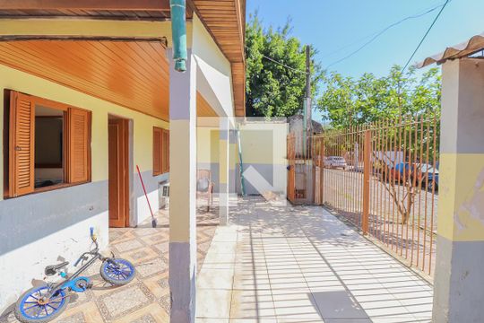 Área externa de casa à venda com 4 quartos, 130m² em Campina, São Leopoldo