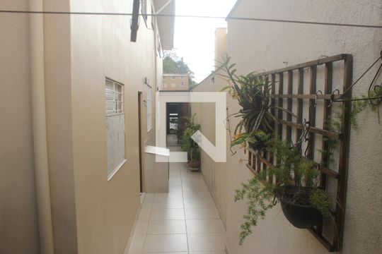 Quintal de casa para alugar com 4 quartos, 200m² em Jardim Santa Helena, São Paulo