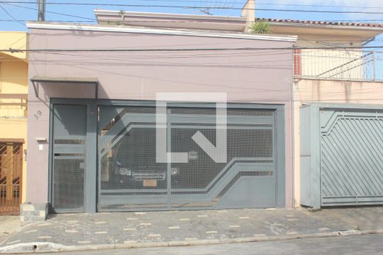 Fachada de casa para alugar com 4 quartos, 200m² em Jardim Santa Helena, São Paulo