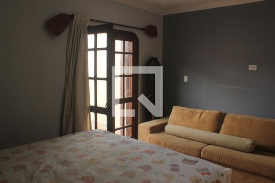 Quarto 1 de casa para alugar com 4 quartos, 200m² em Jardim Santa Helena, São Paulo