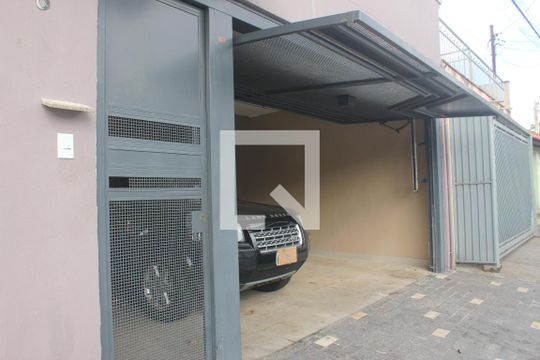 Garagem de casa para alugar com 4 quartos, 200m² em Jardim Santa Helena, São Paulo