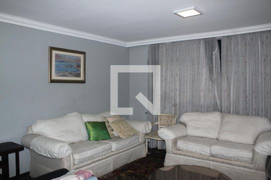Casa para alugar com 4 quartos, 200m² em Jardim Santa Helena, São Paulo