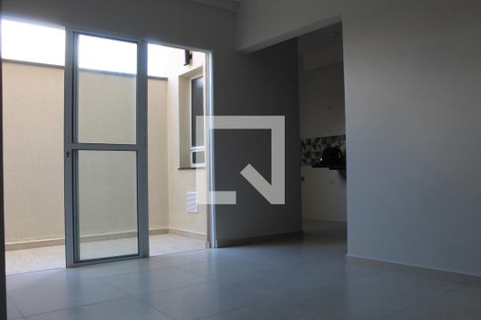 Sala de apartamento à venda com 2 quartos, 60m² em Jardim Itapemirim, São Paulo