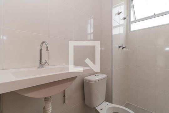 Banheiro de apartamento à venda com 2 quartos, 40m² em Protásio Alves, Porto Alegre