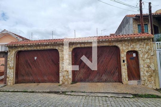 Fachada de casa à venda com 3 quartos, 240m² em Vila Humaitá, Santo André