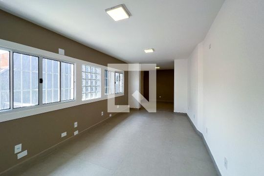 Suíte de casa à venda com 3 quartos, 150m² em Indianópolis, São Paulo