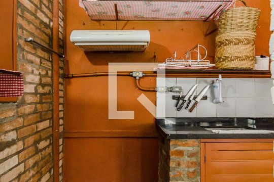 Cozinha de casa para alugar com 2 quartos, 110m² em Vila Madalena, São Paulo