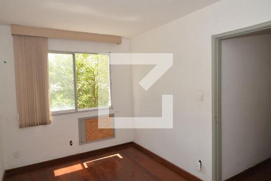 Quarto 2 de apartamento para alugar com 2 quartos, 53m² em Jardim Sulacap, Rio de Janeiro