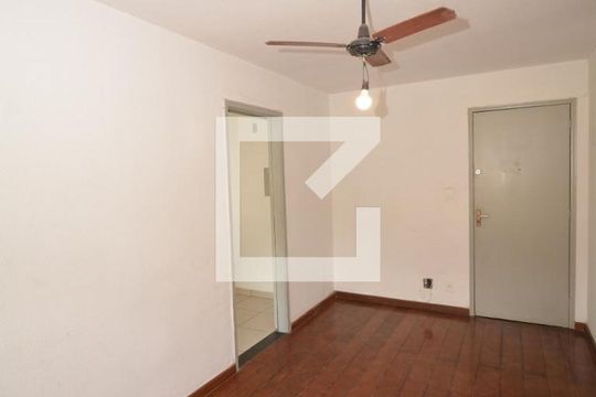 Sala de apartamento para alugar com 2 quartos, 53m² em Jardim Sulacap, Rio de Janeiro