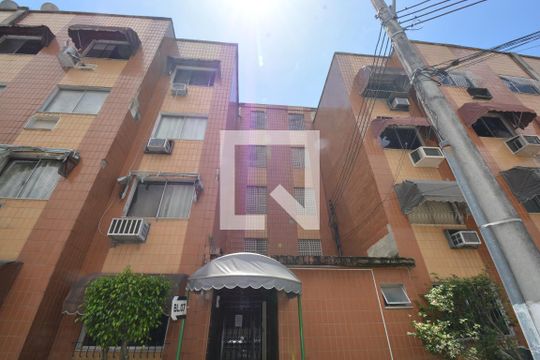 Fachada do bloco de apartamento para alugar com 2 quartos, 53m² em Jardim Sulacap, Rio de Janeiro