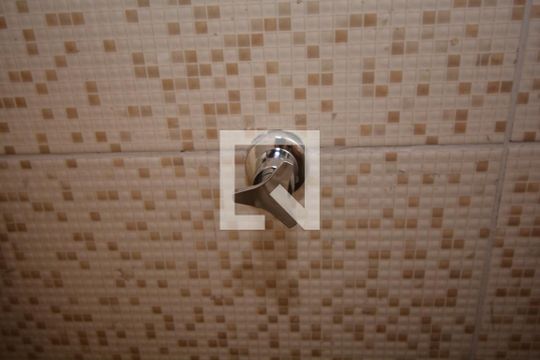 Banheiro de apartamento para alugar com 2 quartos, 53m² em Jardim Sulacap, Rio de Janeiro