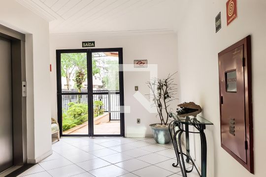Hall de entrada de apartamento para alugar com 5 quartos, 171m² em Balneario Guarujá, Guarujá